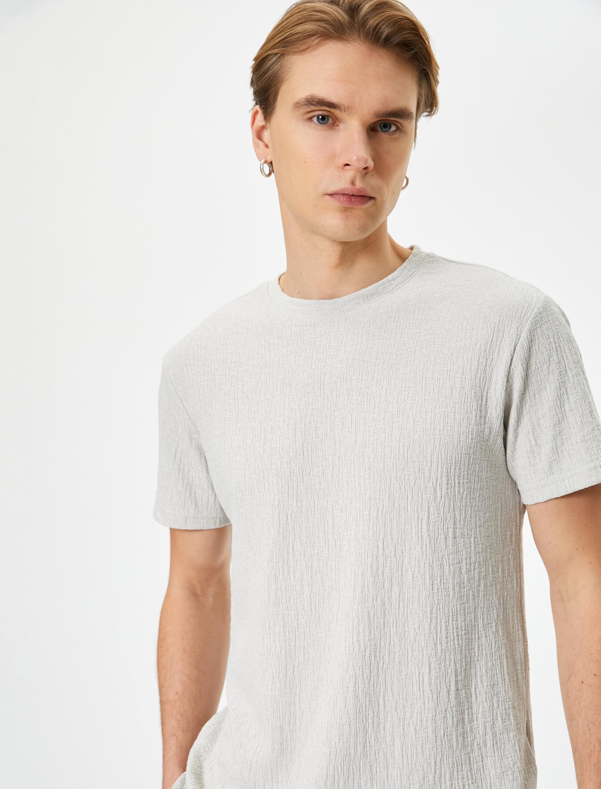 Slim Fit Tişört Bisiklet Yaka Kısa Kollu Dokulu